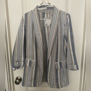 Womens Blazer. Only worn once. Linen fabric. White, tan, and navy blue colors.